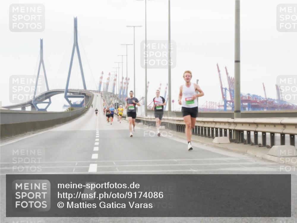 03.10.2025 - Köhlbrandbrückenlauf Matties Gatica Varas http://msf.ph/oto/9174086 03.10.2025 15:37:23 Position 3  meine-sportfotos.de