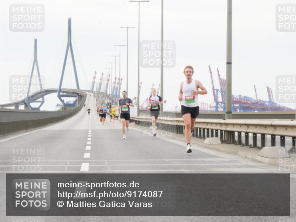 03.10.2025 - Köhlbrandbrückenlauf Matties Gatica Varas http://msf.ph/oto/9174087 03.10.2025 15:37:23 Position 3  meine-sportfotos.de