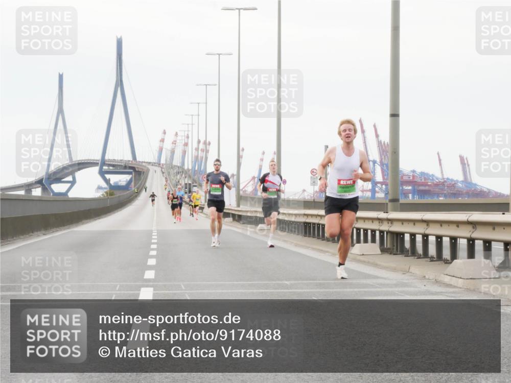 03.10.2025 - Köhlbrandbrückenlauf Matties Gatica Varas http://msf.ph/oto/9174088 03.10.2025 15:37:24 Position 3  meine-sportfotos.de