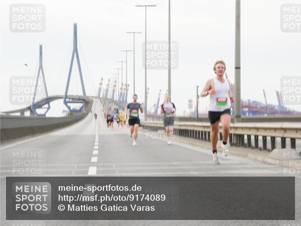 03.10.2025 - Köhlbrandbrückenlauf Matties Gatica Varas http://msf.ph/oto/9174089 03.10.2025 15:37:24 Position 3  meine-sportfotos.de