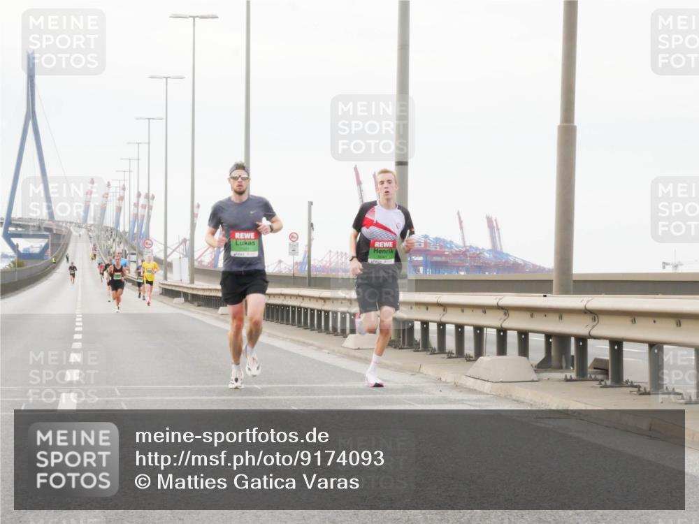 03.10.2025 - Köhlbrandbrückenlauf Matties Gatica Varas http://msf.ph/oto/9174093 03.10.2025 15:37:29 Position 3  meine-sportfotos.de