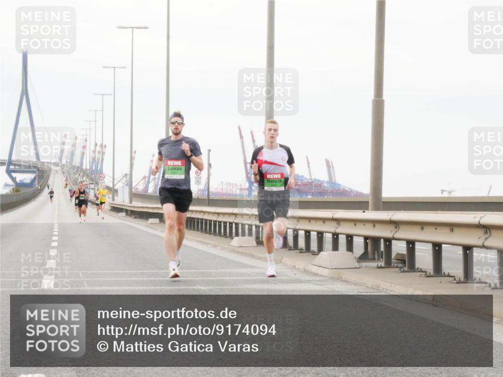 03.10.2025 - Köhlbrandbrückenlauf Matties Gatica Varas http://msf.ph/oto/9174094 03.10.2025 15:37:29 Position 3  meine-sportfotos.de