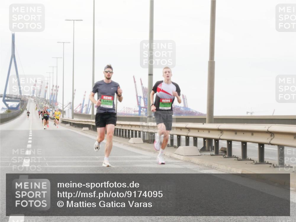03.10.2025 - Köhlbrandbrückenlauf Matties Gatica Varas http://msf.ph/oto/9174095 03.10.2025 15:37:30 Position 3  meine-sportfotos.de