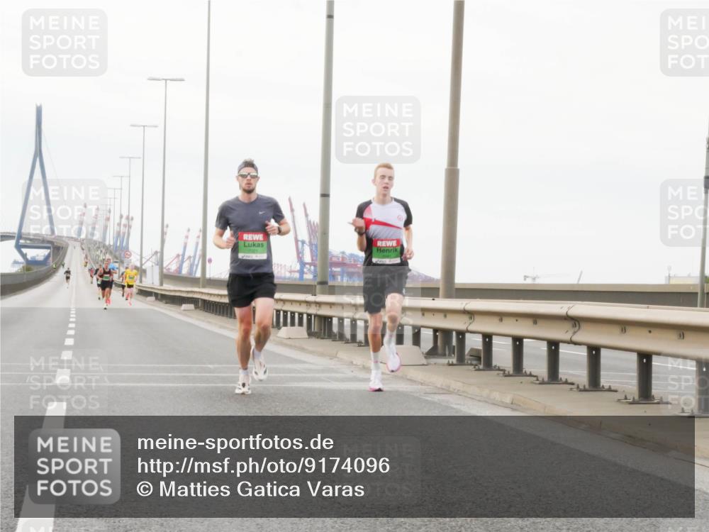 03.10.2025 - Köhlbrandbrückenlauf Matties Gatica Varas http://msf.ph/oto/9174096 03.10.2025 15:37:30 Position 3  meine-sportfotos.de