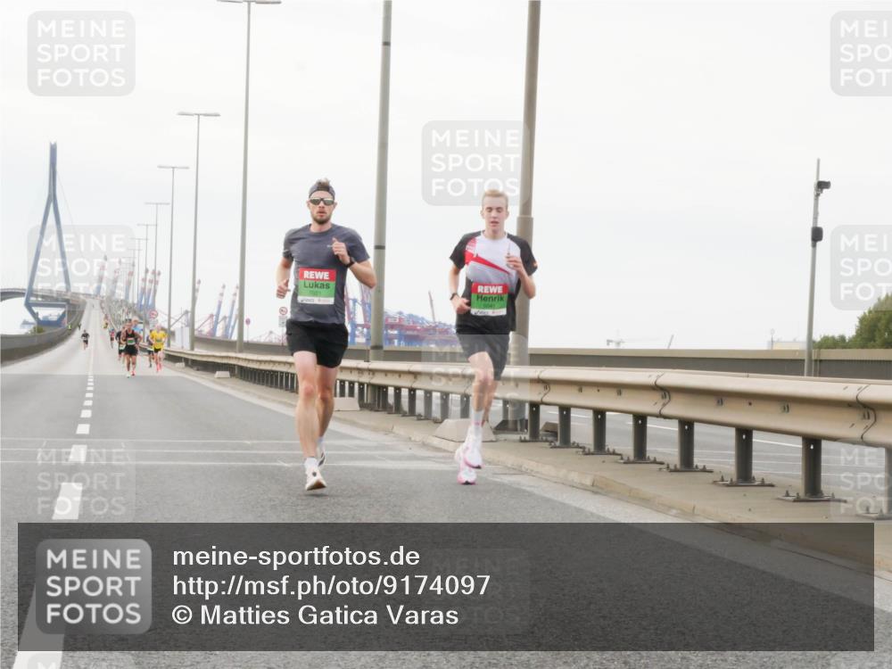 03.10.2025 - Köhlbrandbrückenlauf Matties Gatica Varas http://msf.ph/oto/9174097 03.10.2025 15:37:31 Position 3 7021 meine-sportfotos.de