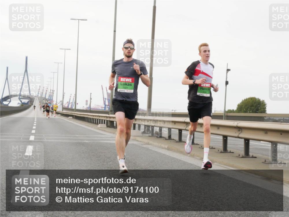 03.10.2025 - Köhlbrandbrückenlauf Matties Gatica Varas http://msf.ph/oto/9174100 03.10.2025 15:37:32 Position 3 7021, 9041 meine-sportfotos.de