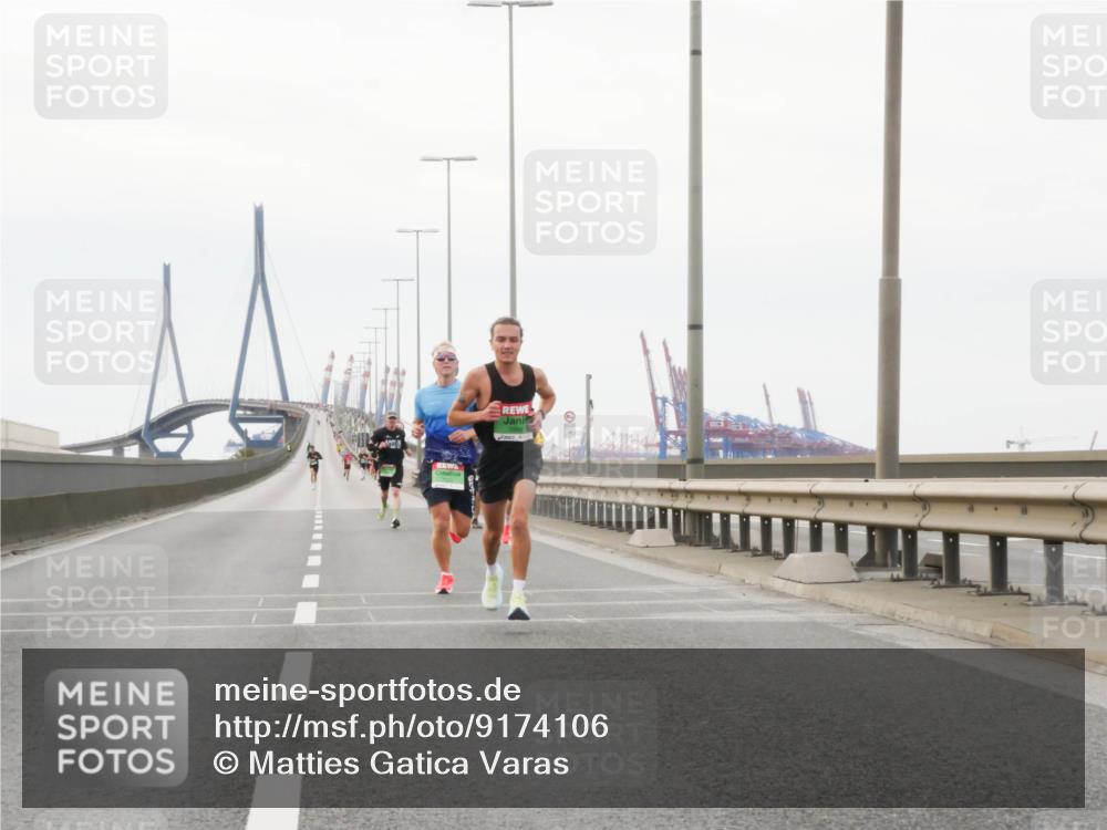 03.10.2025 - Köhlbrandbrückenlauf Matties Gatica Varas http://msf.ph/oto/9174106 03.10.2025 15:37:43 Position 3  meine-sportfotos.de