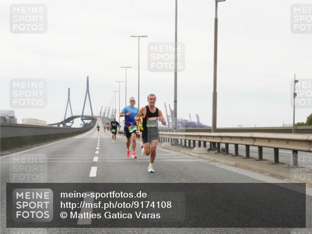 03.10.2025 - Köhlbrandbrückenlauf Matties Gatica Varas http://msf.ph/oto/9174108 03.10.2025 15:37:43 Position 3  meine-sportfotos.de