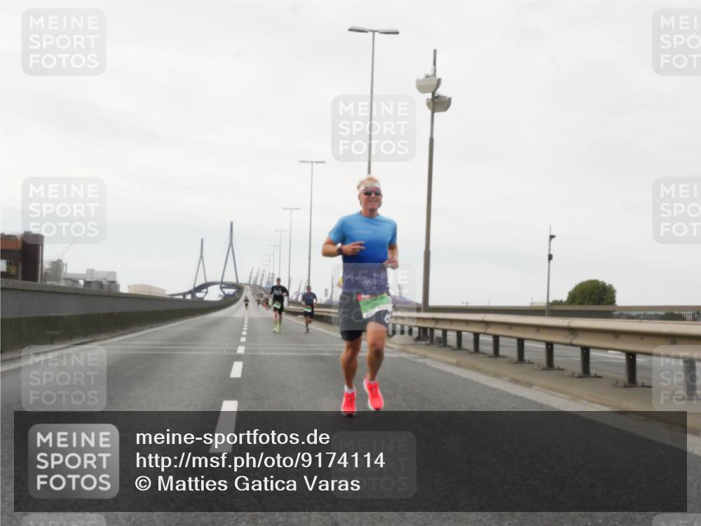 03.10.2025 - Köhlbrandbrückenlauf Matties Gatica Varas http://msf.ph/oto/9174114 03.10.2025 15:37:46 Position 3  meine-sportfotos.de