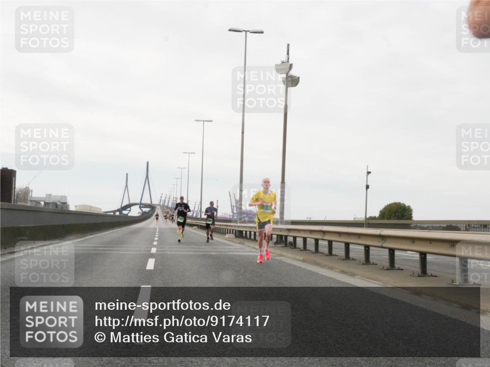 03.10.2025 - Köhlbrandbrückenlauf Matties Gatica Varas http://msf.ph/oto/9174117 03.10.2025 15:37:47 Position 3  meine-sportfotos.de