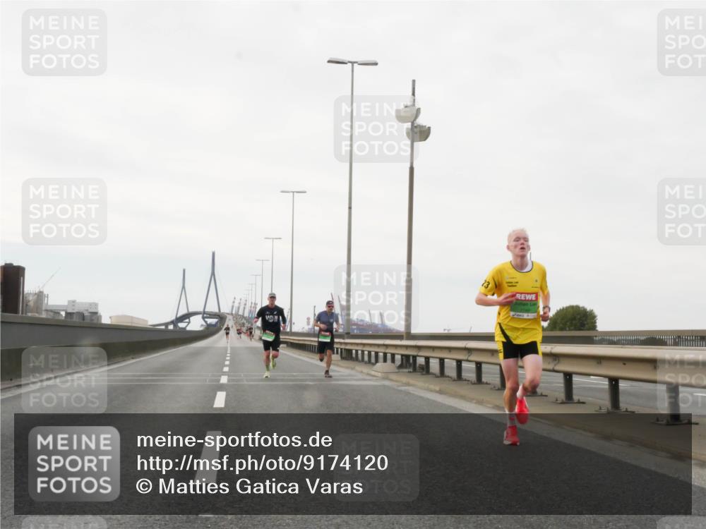 03.10.2025 - Köhlbrandbrückenlauf Matties Gatica Varas http://msf.ph/oto/9174120 03.10.2025 15:37:49 Position 3  meine-sportfotos.de