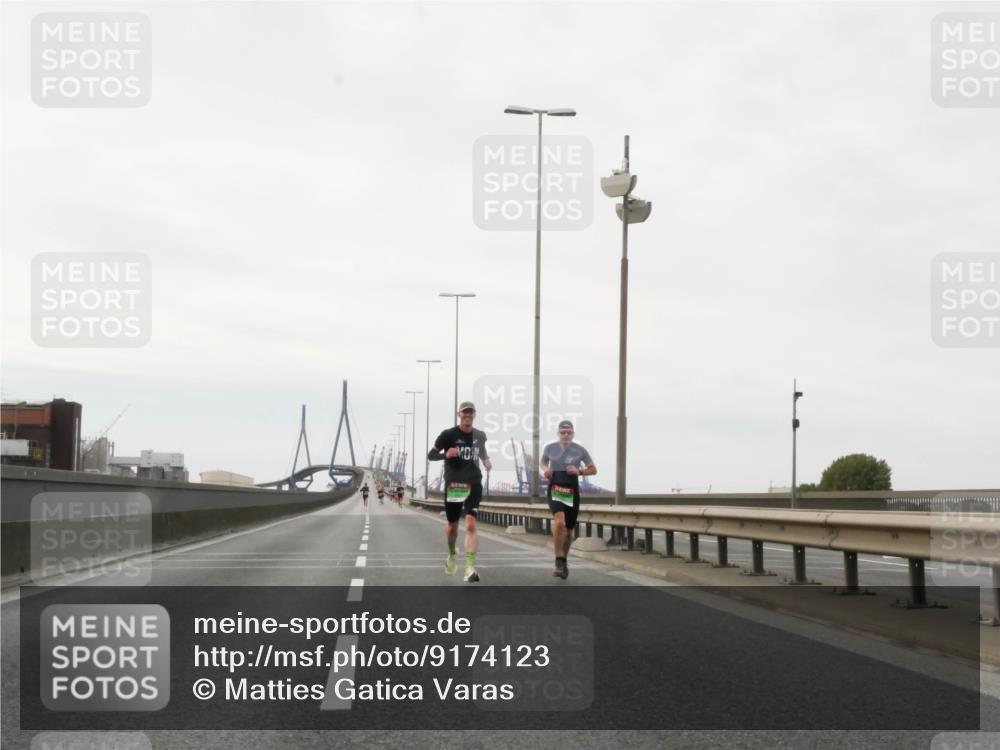 03.10.2025 - Köhlbrandbrückenlauf Matties Gatica Varas http://msf.ph/oto/9174123 03.10.2025 15:37:50 Position 3  meine-sportfotos.de