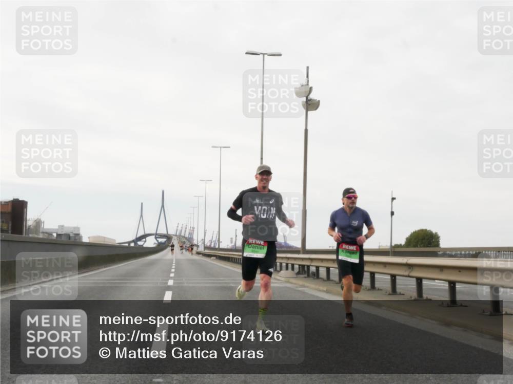 03.10.2025 - Köhlbrandbrückenlauf Matties Gatica Varas http://msf.ph/oto/9174126 03.10.2025 15:37:52 Position 3  meine-sportfotos.de