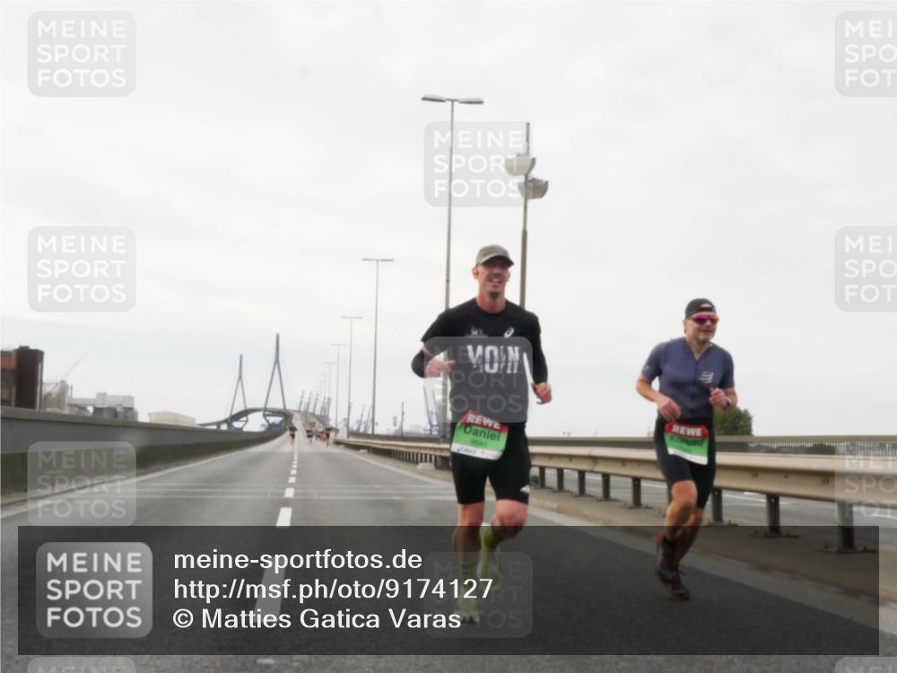 03.10.2025 - Köhlbrandbrückenlauf Matties Gatica Varas http://msf.ph/oto/9174127 03.10.2025 15:37:52 Position 3 9549 meine-sportfotos.de