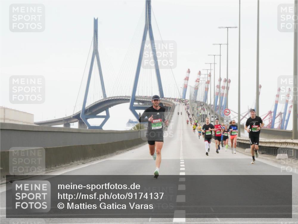 03.10.2025 - Köhlbrandbrückenlauf Matties Gatica Varas http://msf.ph/oto/9174137 03.10.2025 15:38:02 Position 3 12 meine-sportfotos.de