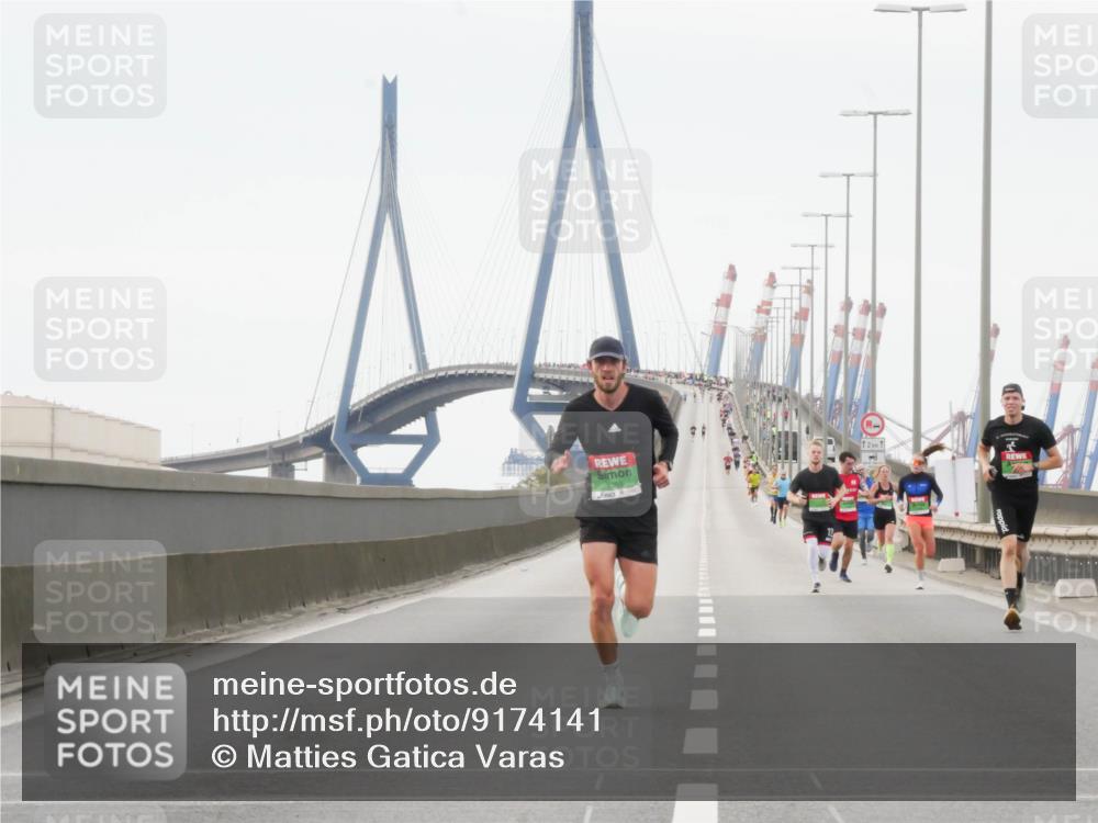 03.10.2025 - Köhlbrandbrückenlauf Matties Gatica Varas http://msf.ph/oto/9174141 03.10.2025 15:38:04 Position 3 1050, 12, 1 meine-sportfotos.de