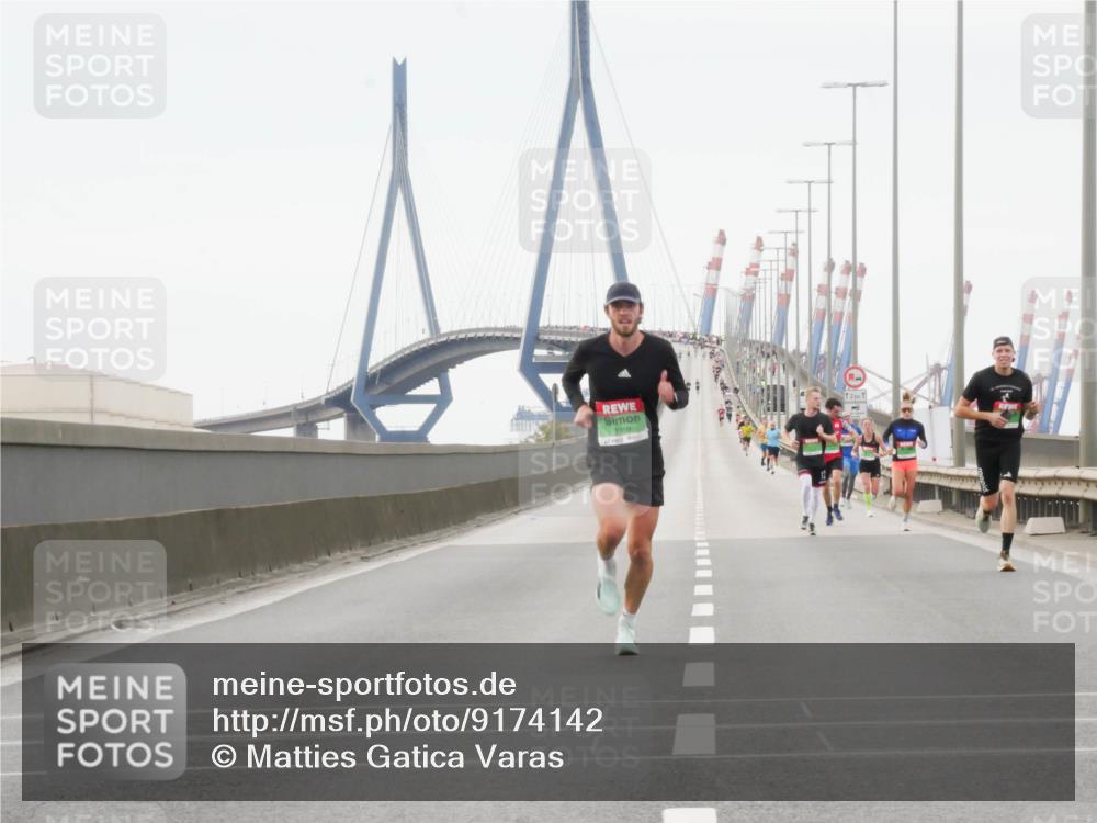 03.10.2025 - Köhlbrandbrückenlauf Matties Gatica Varas http://msf.ph/oto/9174142 03.10.2025 15:38:04 Position 3 2 meine-sportfotos.de