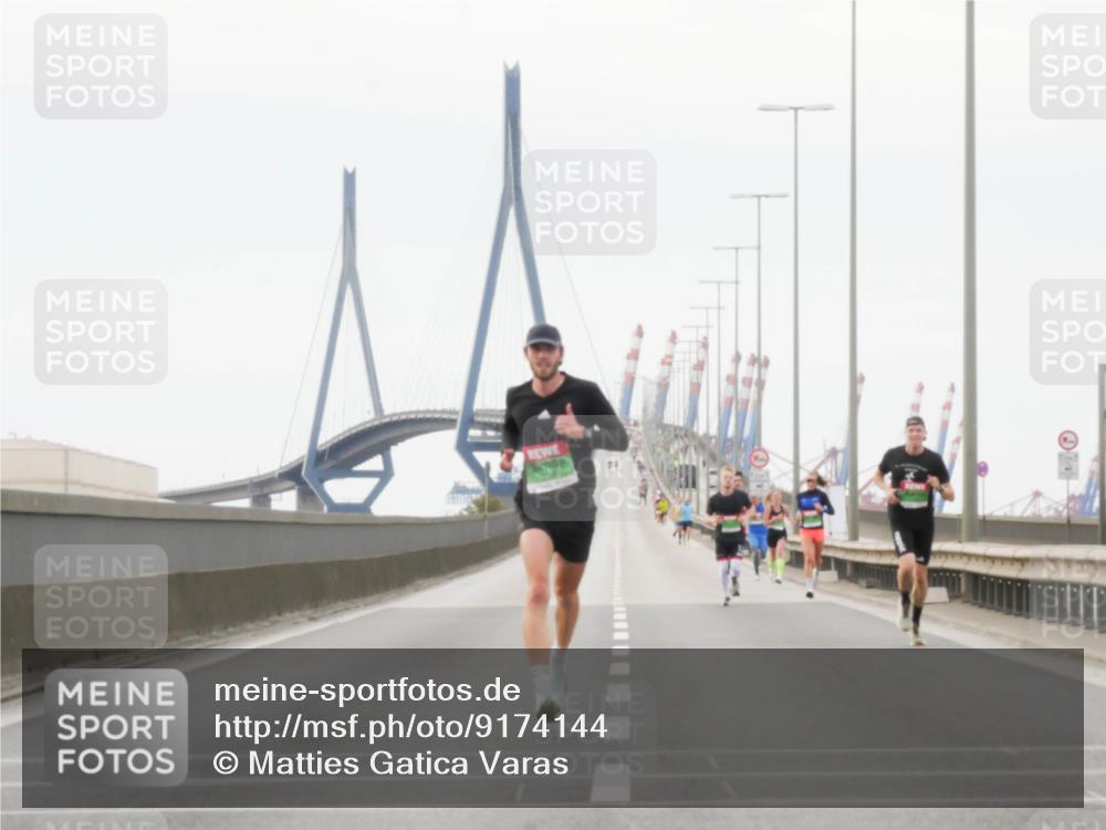 03.10.2025 - Köhlbrandbrückenlauf Matties Gatica Varas http://msf.ph/oto/9174144 03.10.2025 15:38:05 Position 3  meine-sportfotos.de