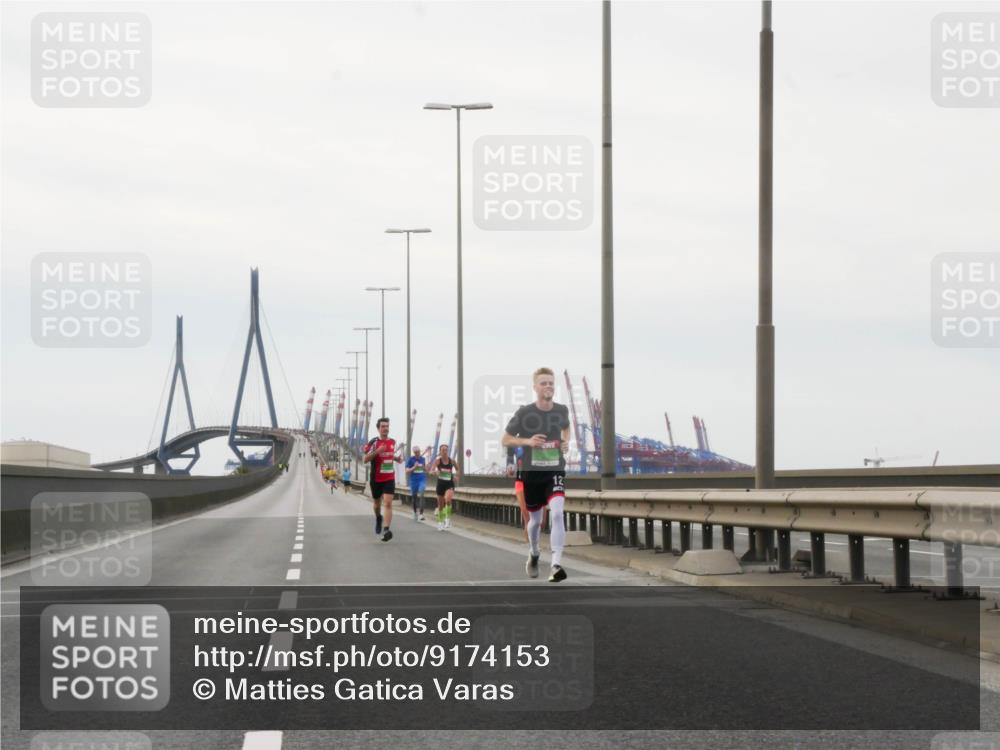 03.10.2025 - Köhlbrandbrückenlauf Matties Gatica Varas http://msf.ph/oto/9174153 03.10.2025 15:38:16 Position 3  meine-sportfotos.de