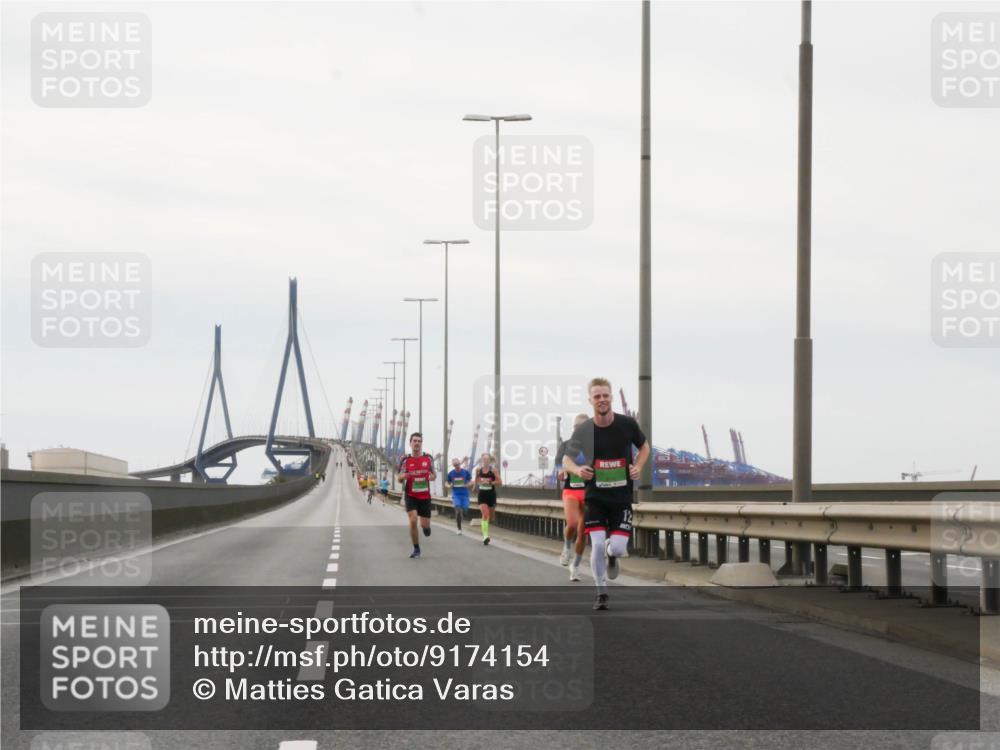 03.10.2025 - Köhlbrandbrückenlauf Matties Gatica Varas http://msf.ph/oto/9174154 03.10.2025 15:38:17 Position 3  meine-sportfotos.de