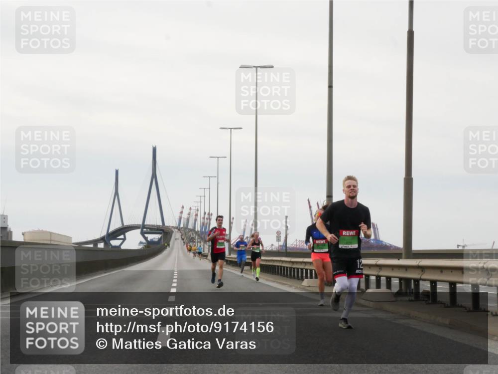 03.10.2025 - Köhlbrandbrückenlauf Matties Gatica Varas http://msf.ph/oto/9174156 03.10.2025 15:38:18 Position 3  meine-sportfotos.de
