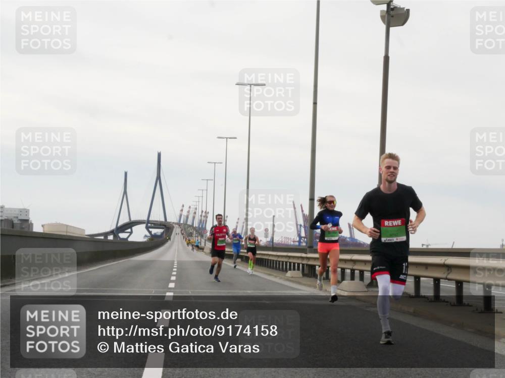 03.10.2025 - Köhlbrandbrückenlauf Matties Gatica Varas http://msf.ph/oto/9174158 03.10.2025 15:38:19 Position 3 9742 meine-sportfotos.de
