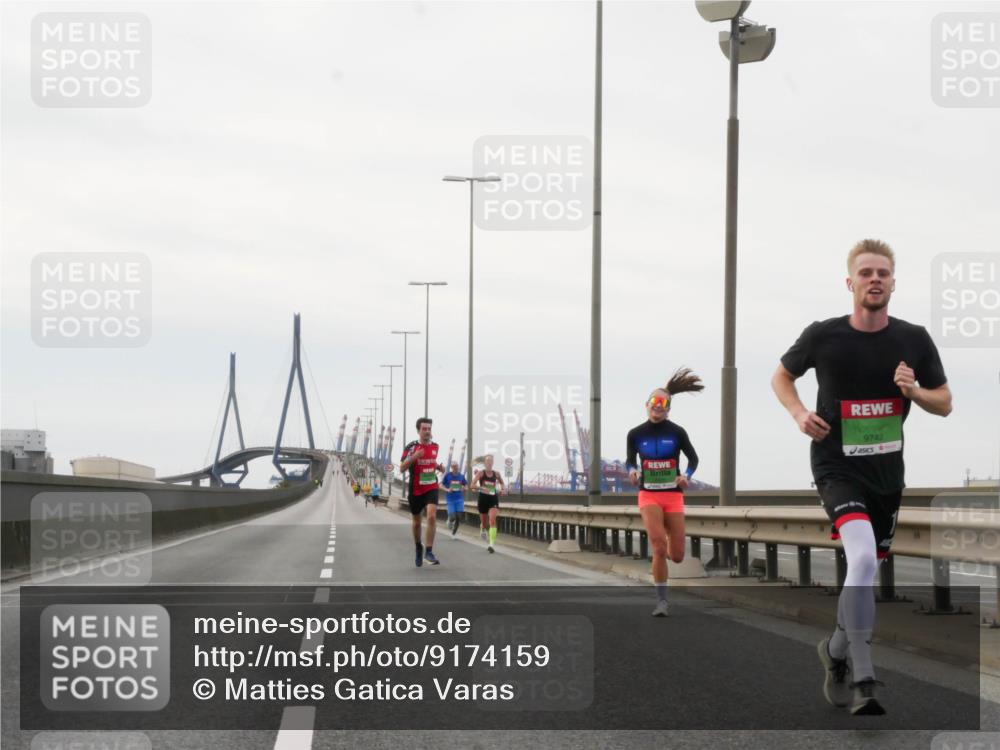 03.10.2025 - Köhlbrandbrückenlauf Matties Gatica Varas http://msf.ph/oto/9174159 03.10.2025 15:38:19 Position 3 9742 meine-sportfotos.de