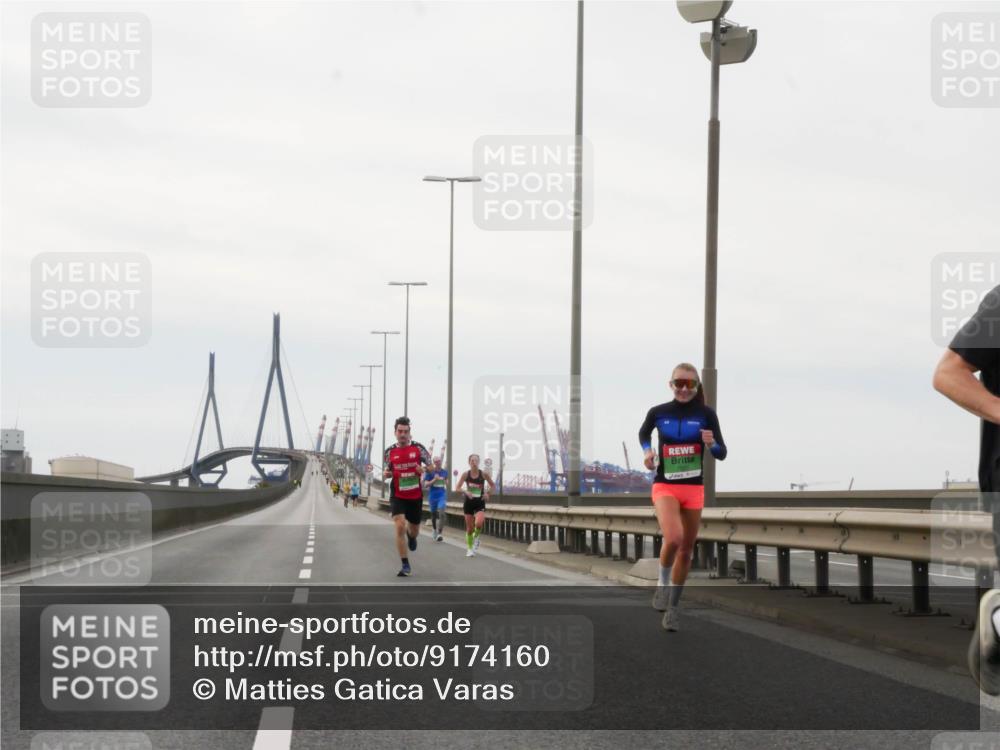 03.10.2025 - Köhlbrandbrückenlauf Matties Gatica Varas http://msf.ph/oto/9174160 03.10.2025 15:38:20 Position 3  meine-sportfotos.de