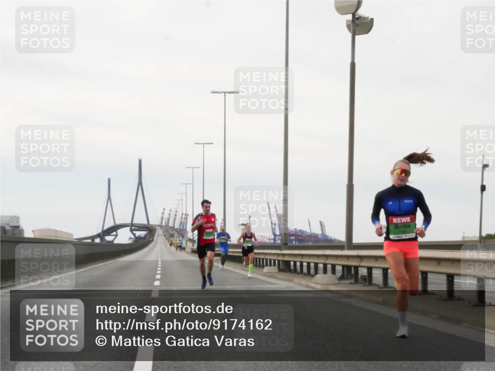 03.10.2025 - Köhlbrandbrückenlauf Matties Gatica Varas http://msf.ph/oto/9174162 03.10.2025 15:38:21 Position 3  meine-sportfotos.de