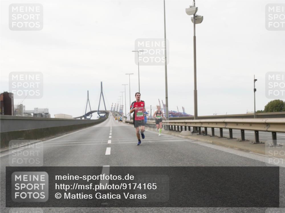 03.10.2025 - Köhlbrandbrückenlauf Matties Gatica Varas http://msf.ph/oto/9174165 03.10.2025 15:38:22 Position 3  meine-sportfotos.de