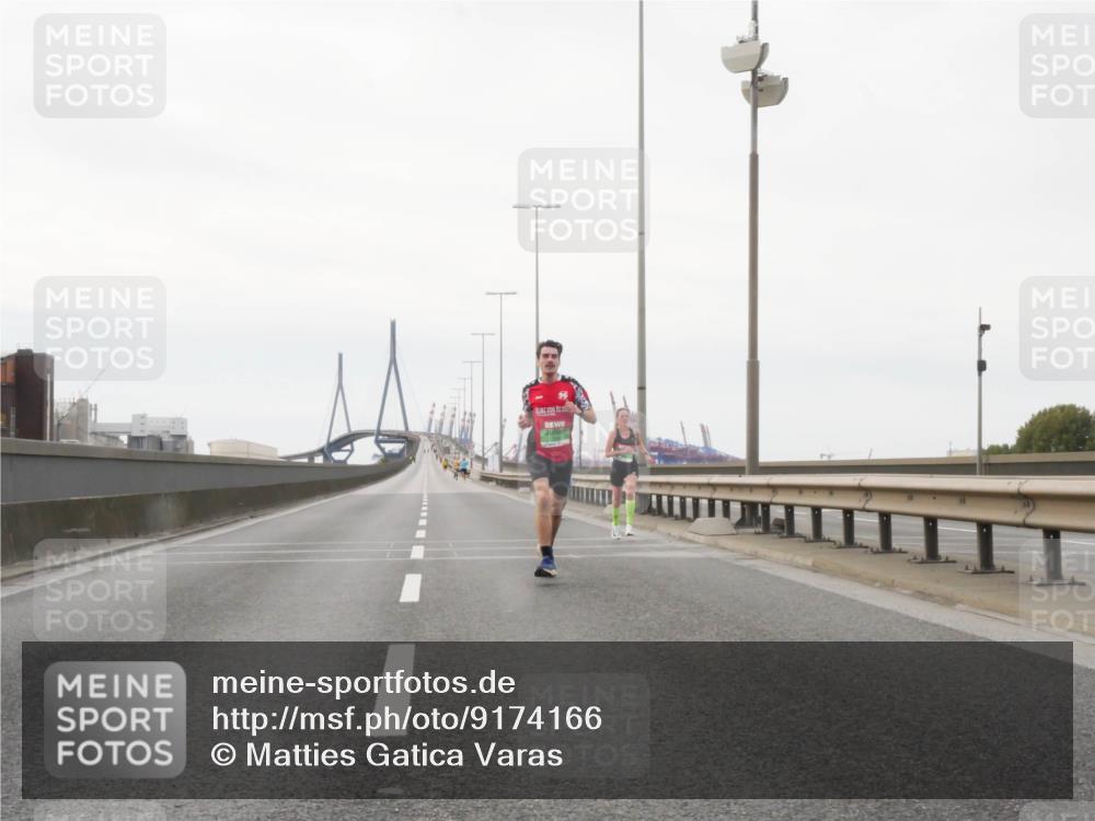03.10.2025 - Köhlbrandbrückenlauf Matties Gatica Varas http://msf.ph/oto/9174166 03.10.2025 15:38:23 Position 3  meine-sportfotos.de