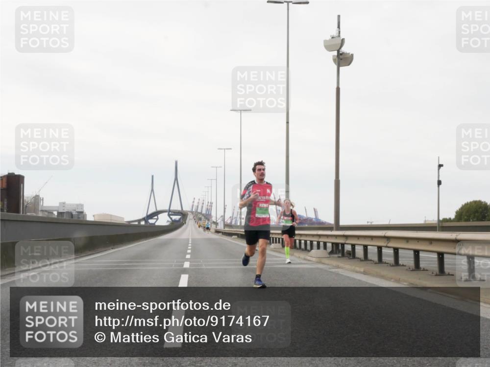 03.10.2025 - Köhlbrandbrückenlauf Matties Gatica Varas http://msf.ph/oto/9174167 03.10.2025 15:38:23 Position 3  meine-sportfotos.de