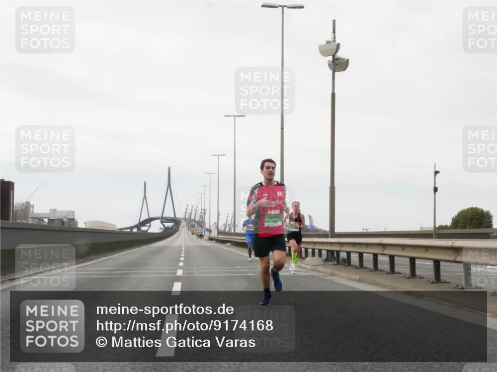 03.10.2025 - Köhlbrandbrückenlauf Matties Gatica Varas http://msf.ph/oto/9174168 03.10.2025 15:38:24 Position 3  meine-sportfotos.de