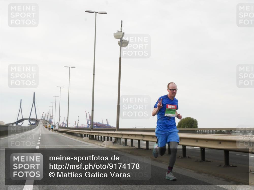 03.10.2025 - Köhlbrandbrückenlauf Matties Gatica Varas http://msf.ph/oto/9174178 03.10.2025 15:38:29 Position 3  meine-sportfotos.de
