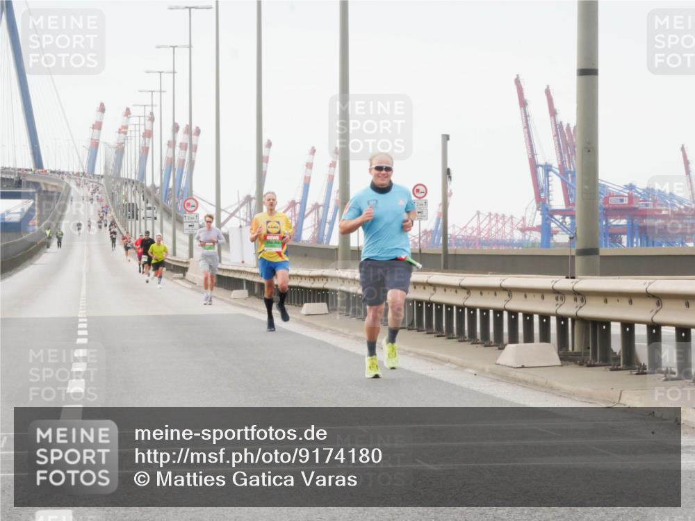 03.10.2025 - Köhlbrandbrückenlauf Matties Gatica Varas http://msf.ph/oto/9174180 03.10.2025 15:38:42 Position 3 12, 1, 2, 1 meine-sportfotos.de