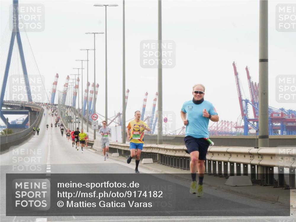03.10.2025 - Köhlbrandbrückenlauf Matties Gatica Varas http://msf.ph/oto/9174182 03.10.2025 15:38:43 Position 3 12 meine-sportfotos.de