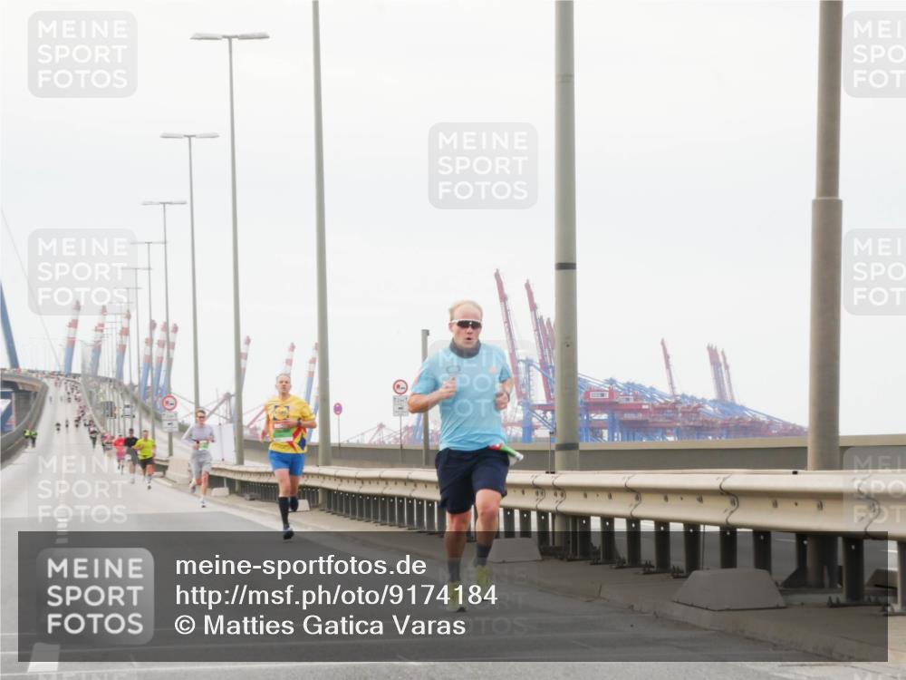 03.10.2025 - Köhlbrandbrückenlauf Matties Gatica Varas http://msf.ph/oto/9174184 03.10.2025 15:38:44 Position 3  meine-sportfotos.de