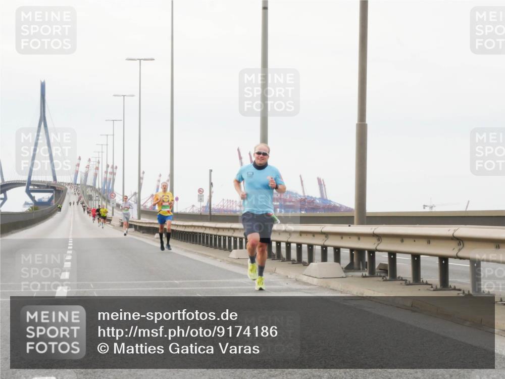 03.10.2025 - Köhlbrandbrückenlauf Matties Gatica Varas http://msf.ph/oto/9174186 03.10.2025 15:38:45 Position 3  meine-sportfotos.de