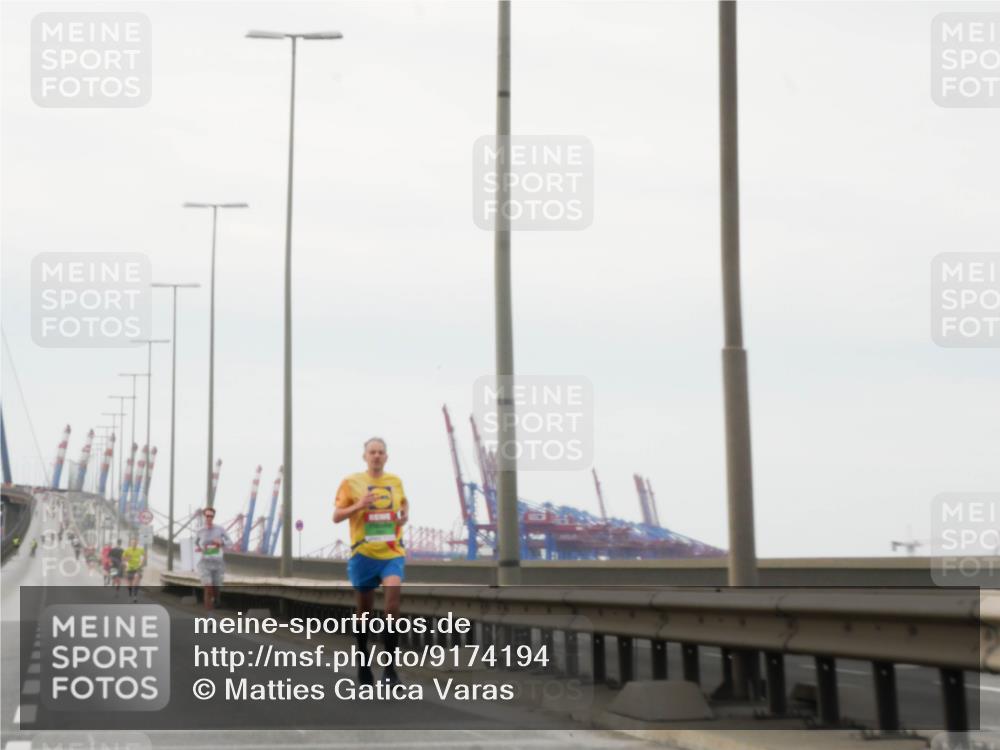 03.10.2025 - Köhlbrandbrückenlauf Matties Gatica Varas http://msf.ph/oto/9174194 03.10.2025 15:38:49 Position 3  meine-sportfotos.de