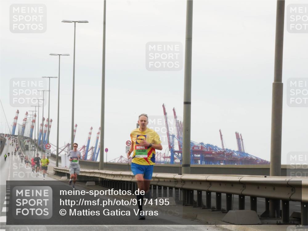 03.10.2025 - Köhlbrandbrückenlauf Matties Gatica Varas http://msf.ph/oto/9174195 03.10.2025 15:38:49 Position 3 12, 1 meine-sportfotos.de