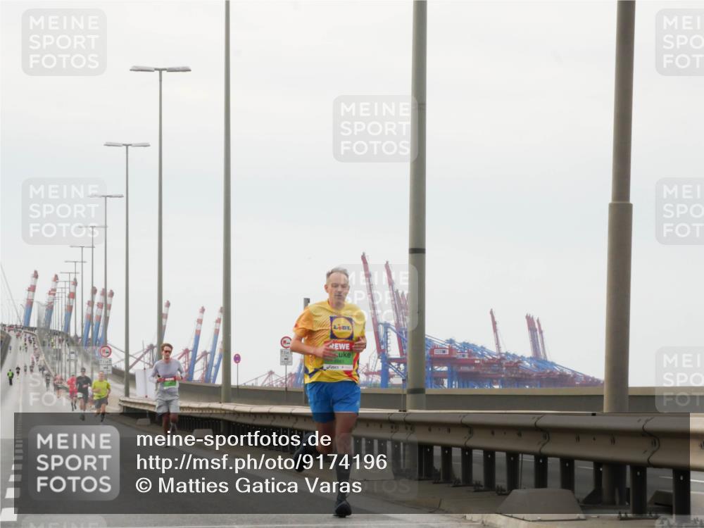 03.10.2025 - Köhlbrandbrückenlauf Matties Gatica Varas http://msf.ph/oto/9174196 03.10.2025 15:38:50 Position 3 12 meine-sportfotos.de