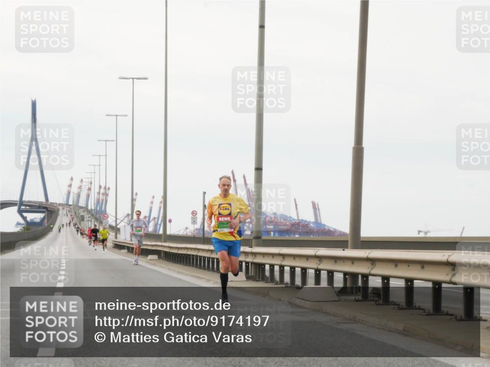 03.10.2025 - Köhlbrandbrückenlauf Matties Gatica Varas http://msf.ph/oto/9174197 03.10.2025 15:38:50 Position 3  meine-sportfotos.de
