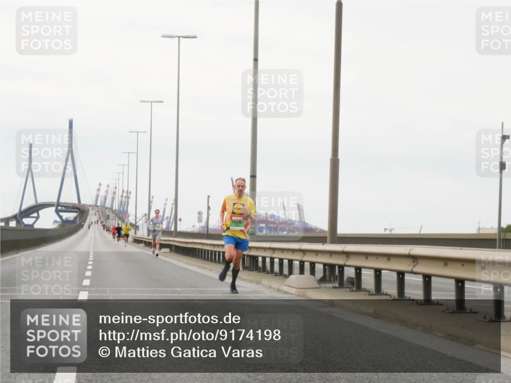 03.10.2025 - Köhlbrandbrückenlauf Matties Gatica Varas http://msf.ph/oto/9174198 03.10.2025 15:38:51 Position 3  meine-sportfotos.de