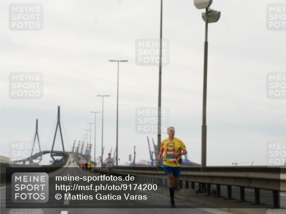 03.10.2025 - Köhlbrandbrückenlauf Matties Gatica Varas http://msf.ph/oto/9174200 03.10.2025 15:38:52 Position 3  meine-sportfotos.de