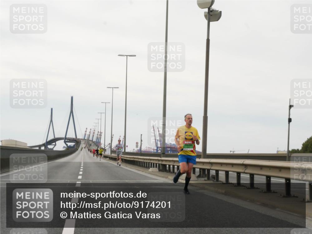 03.10.2025 - Köhlbrandbrückenlauf Matties Gatica Varas http://msf.ph/oto/9174201 03.10.2025 15:38:52 Position 3  meine-sportfotos.de