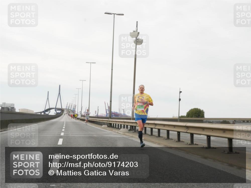 03.10.2025 - Köhlbrandbrückenlauf Matties Gatica Varas http://msf.ph/oto/9174203 03.10.2025 15:38:53 Position 3  meine-sportfotos.de