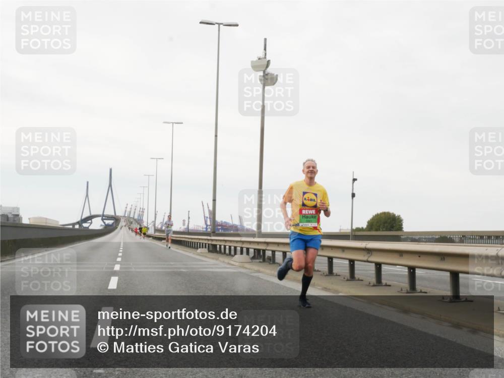 03.10.2025 - Köhlbrandbrückenlauf Matties Gatica Varas http://msf.ph/oto/9174204 03.10.2025 15:38:53 Position 3  meine-sportfotos.de