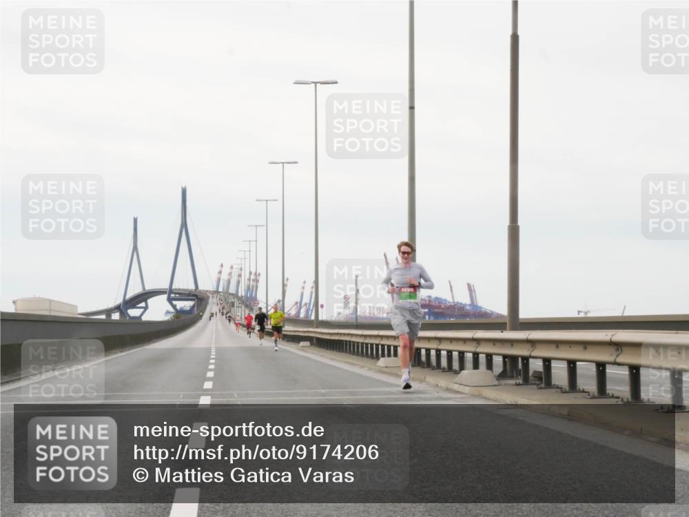 03.10.2025 - Köhlbrandbrückenlauf Matties Gatica Varas http://msf.ph/oto/9174206 03.10.2025 15:38:59 Position 3  meine-sportfotos.de