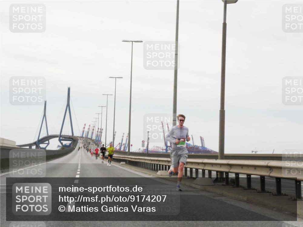03.10.2025 - Köhlbrandbrückenlauf Matties Gatica Varas http://msf.ph/oto/9174207 03.10.2025 15:38:59 Position 3  meine-sportfotos.de
