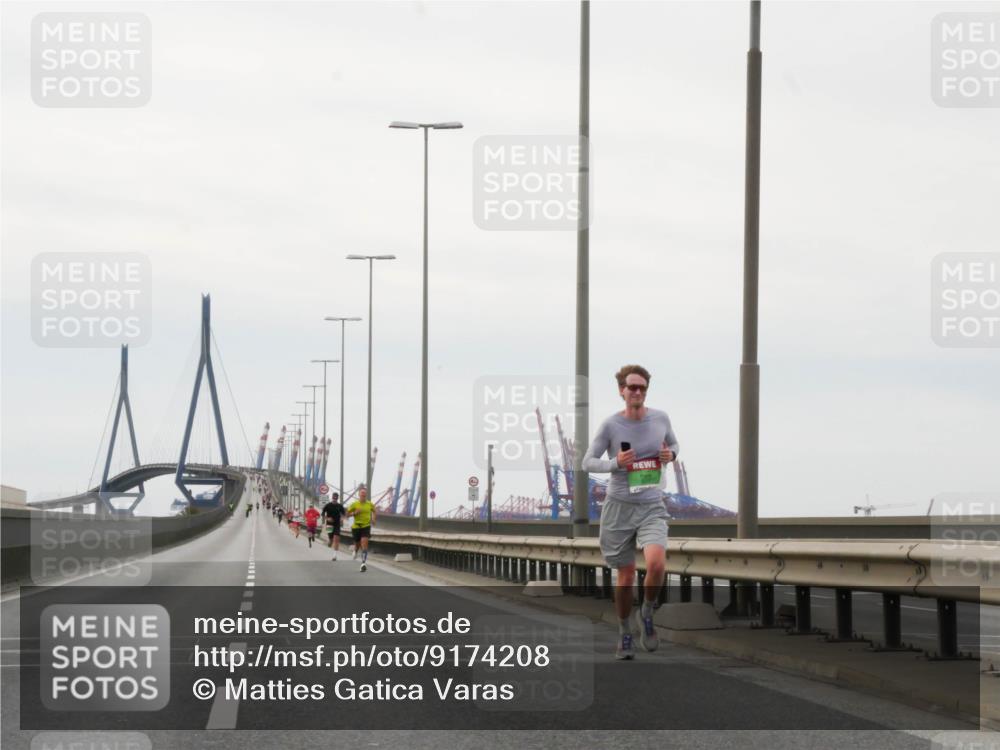 03.10.2025 - Köhlbrandbrückenlauf Matties Gatica Varas http://msf.ph/oto/9174208 03.10.2025 15:39:00 Position 3  meine-sportfotos.de